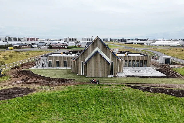 Komplex mit Kirche und Gemeindezen-trum: Der Neubau in Selfoss hat insgesamt 3,6 Millionen Euro gekostet. (Foto: Ivan Sovic) Komplex mit Kirche und Gemeindezen-trum: Der Neubau in Selfoss hat insgesamt 3,6 Millionen Euro gekostet. (Foto: Ivan Sovic)